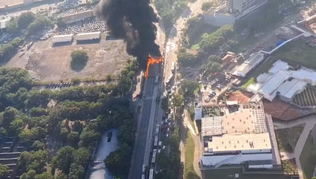 Βραζιλία: Συντριβή αεροπλάνου σε λεωφόρο του Σάο Παόλο [ΒΙΝΤΕΟ]