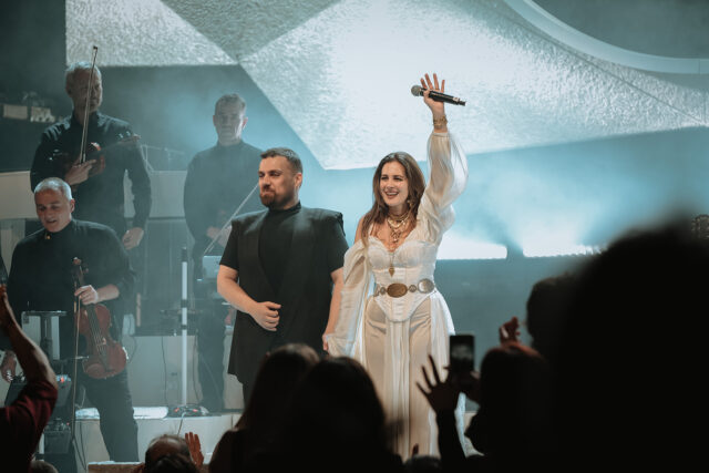 Νατάσσα Μποφίλιου: “Κάτι καίγεται” και τις Κυριακές από τον Μάρτιο