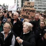 Λαοθάλασσα «πλημμύρισε» το κέντρο της Αθήνας για τα Τέμπη