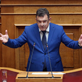 Ελεύθερος αφέθηκε ο βουλευτής που προκάλεσε φθορές σε έργο τέχνης στην Εθνική Πινακοθήκη