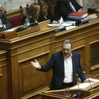 Βουλή: Αποχώρησε ο ΣΥΡΙΖΑ από τη συζήτηση για Τριαντόπουλο