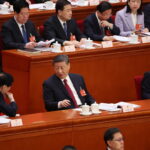 Η Κίνα θέτει στόχο η ανάπτυξη να κυμανθεί στο 5%