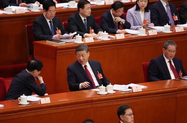 Η Κίνα θέτει στόχο η ανάπτυξη να κυμανθεί στο 5%