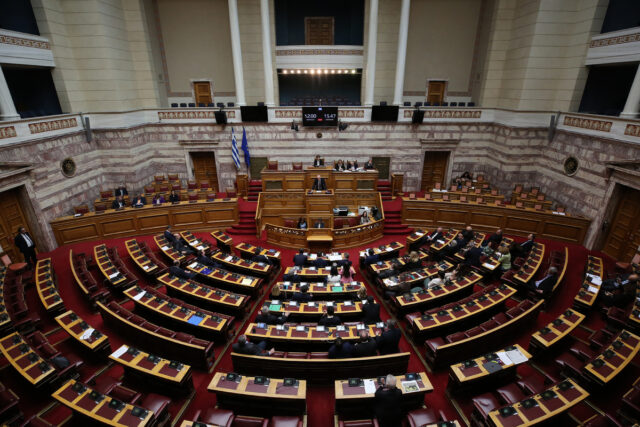 Βουλή: Αντιδράσεις και σειρά ερωτήσεων για τη δόμηση σε μικρούς οικισμούς