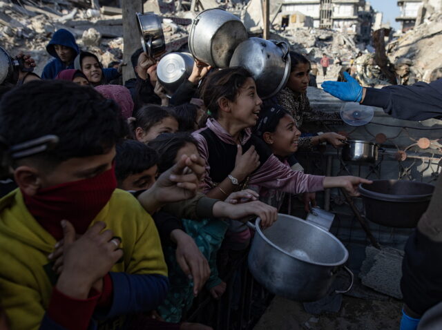 Οι Γιατροί Χωρίς Σύνορα κατηγορούν το Ισραήλ ότι χρησιμοποιεί την ανθρωπιστική βοήθεια ως «εργαλείο πολέμου»