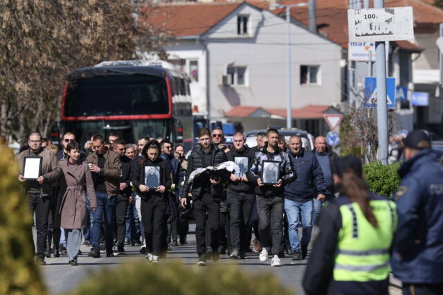 Βόρεια Μακεδονία: Θρήνος και απόγνωση στις κηδείες των θυμάτων της τραγωδίας στο Κότσανι
