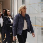 Γαλλία: Σε στέρηση πολιτικών δικαιωμάτων καταδικάστηκε η Λεπέν