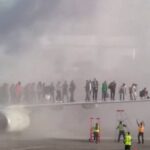 ΗΠΑ: Αεροσκάφος της American Airlines πήρε φωτιά μετά την προσγείωση [ΒΙΝΤΕΟ]