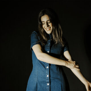 Η Βασιλική Μιχαλοπούλου θέλει μέσα από κάθε τραγούδι να εξερευνά ένα διαφορετικό συναίσθημα, μια κοινωνική ανησυχία