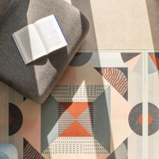 Με θέα στο λιμάνι της Σύρου, το Kratisti Apartment αντανακλά τη γοητεία του νησιού