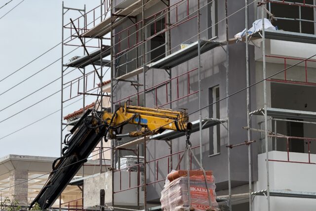 Εργατικό δυστύχημα στη Βούλα: Νεκρός ο 28χρονος χειριστής του γερανού