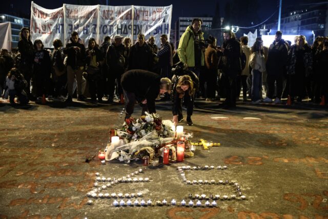 Μαζική συμμετοχή στο συλλαλητήριο για τα Τέμπη στην πλατεία Συντάγματος