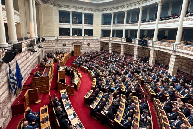 Βουλή: Συνεχίζεται η συζήτηση επί της πρότασης δυσπιστία [LIVE]