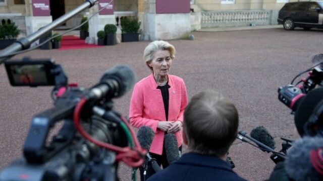 H Φον ντερ Λάιεν πιστεύει πως πρέπει τα μέλη κράτη της Ευρώπης να αυξήσουν τις αμυντικές δαπάνες τους