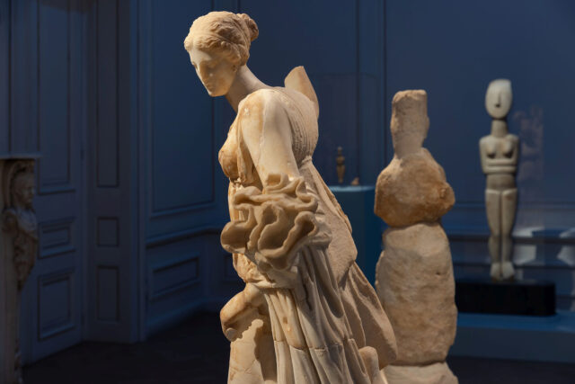 Η έκθεση: «Κυκλαδίτισσες: Άγνωστες ιστορίες γυναικών των Κυκλάδων» θα εγκαινιάσει το ανακαινισμένο Μουσείο της Θήρας