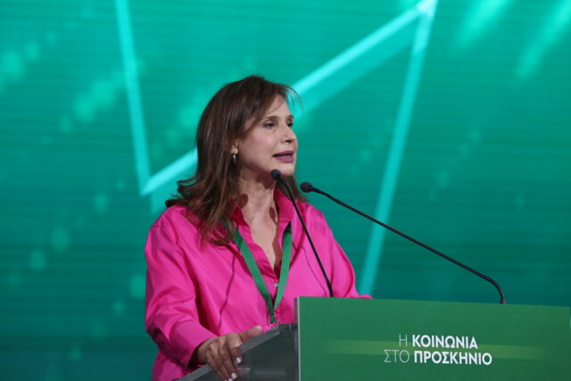 ΠΑΣΟΚ: Αναστολή κομματικής ιδιότητας για ένα χρόνο στην Κατερίνα Μπατζελή