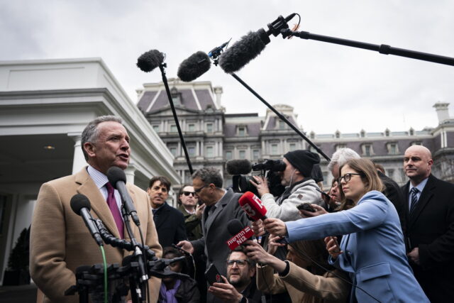 Πόλεμος στην Ουκρανία: Στη Μόσχα ο απεσταλμένος του Τραμπ – Θα συναντήσει τον Πούτιν