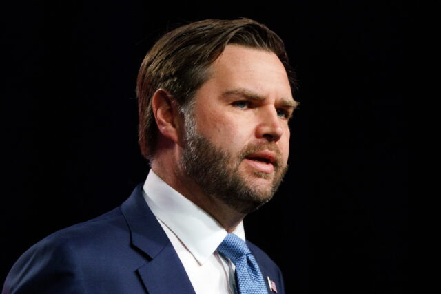 Τζέι Ντι Βανς: «Η Ουκρανία πρέπει να παραχωρήσει εδάφη για να λήξει ο πόλεμος»