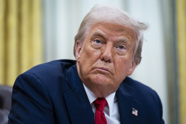 ΗΠΑ: Ο Τραμπ λέει πως ελπίζει να συναντήσει τη «φανταστική» Ούρσουλα φον ντερ Λάιεν