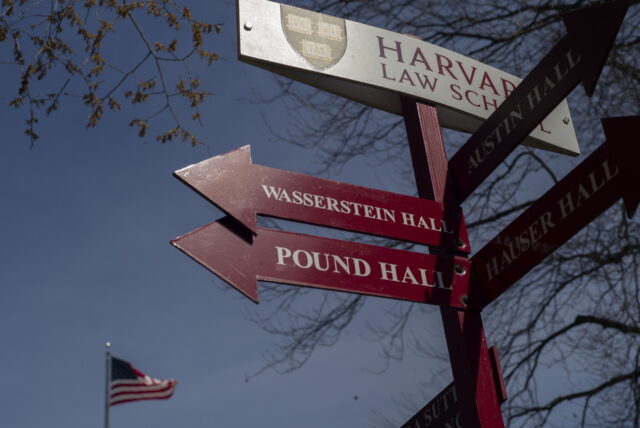 ΗΠΑ: Η κυβέρνηση Τραμπ απαγορεύει στο Χάρβαρντ να δέχεται ξένους φοιτητές