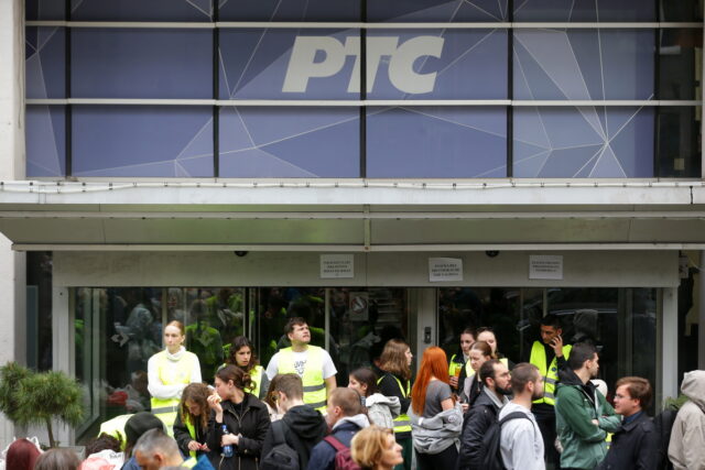 Σερβία: Φοιτητές απέκλεισαν τη δημόσια τηλεόραση διαμαρτυρόμενοι για τον τρόπο που καλύπτει τις κινητοποιήσεις τους