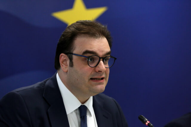 Τα εισοδηματικά κριτήρια για την επιστροφή ενοικίου και το επίδομα σε χαμηλοσυνταξιούχους