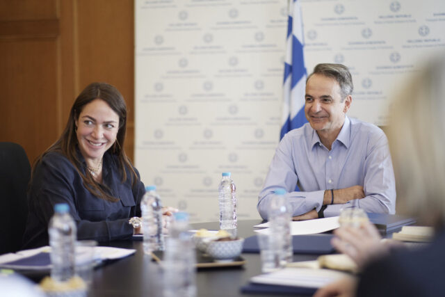 Επίσκεψη του Κυρ. Μητσοτάκη στο υπουργείο Κοινωνικής Συνοχής και Οικογένειας