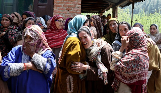 Ινδία: Τουλάχιστον 26 νεκροί από επίθεση ενόπλων σε γκρουπ τουριστών