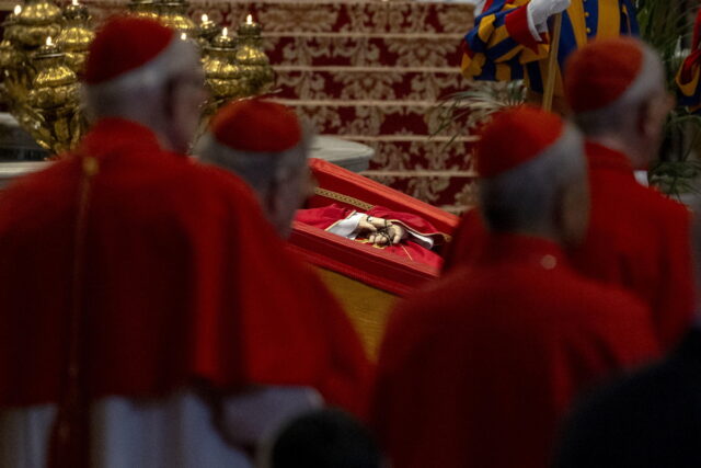 Βατικανό: Το πρόβλημα που ενδέχεται να προκύψει στο κονκλάβιο των καρδιναλίων για την εκλογή νέου πάπα