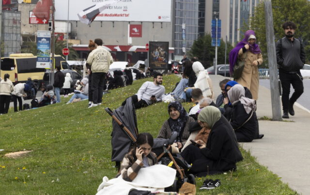 Σεισμός στην Κωνσταντινούπολη: Βγήκαν στους δρόμους πανικόβλητοι οι κάτοικοι [ΒΙΝΤΕΟ]