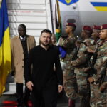 Νότια Αφρική: Επιστρέφει εσπευσμένα στην Ουκρανία ο Ζελένσκι μετά τα ρωσικά πλήγματα στο Κίεβο