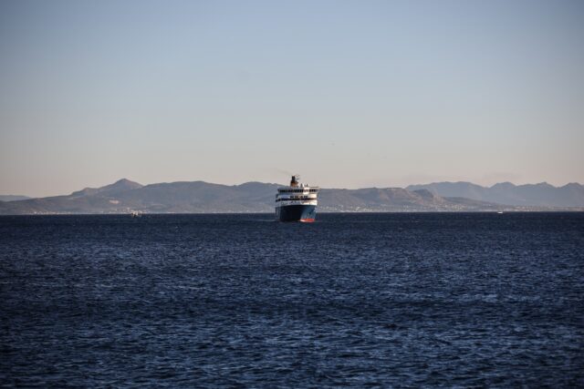 Μηχανική βλάβη σε πλοίο με προορισμό τη Σκιάθο – Επιστρέφει στο λιμάνι του Βόλου