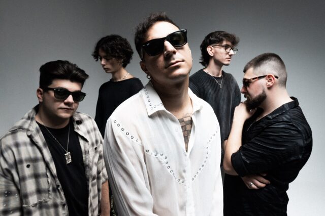 “Love & Terror”: Ακούστε το ντεμπούτο άλμπουμ των Royal Arch