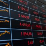 Χρηματιστήριο: Ισχυρές πιέσεις στις μετοχές λόγω δασμών