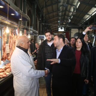 Επίσκεψη του Νίκου Ανδρουλάκη στη Βαρβάκειο Αγορά