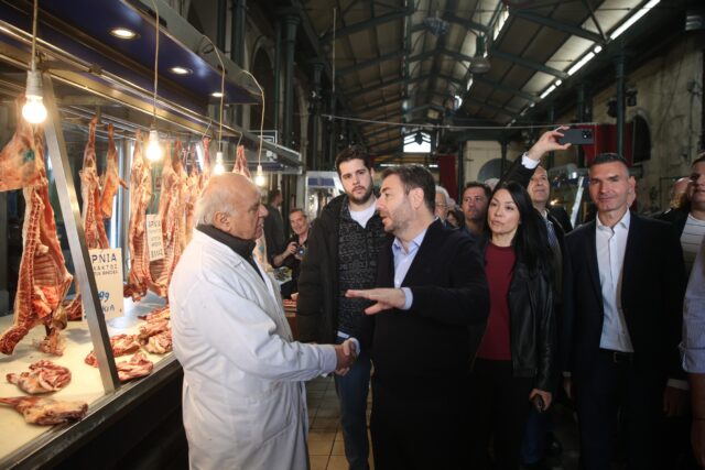Επίσκεψη του Νίκου Ανδρουλάκη στη Βαρβάκειο Αγορά
