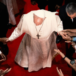 Γιατί τόσο μεγάλο και ετερόκλητο πλήθος θρηνεί για την απώλεια του Πάπα Φραγκίσκου;  