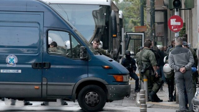 Εξάρχεια: Επιχείρηση της ΕΛΑΣ για εκκένωση υπό κατάληψη κτηρίου