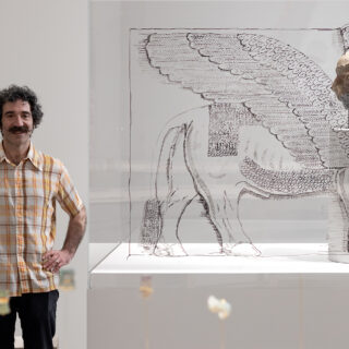 Michael Rakowitz: Κάθε φορά που φεύγω από την Αθήνα, κλαίω, όταν έρχομαι, νιώθω ότι επιστρέφω σπίτι