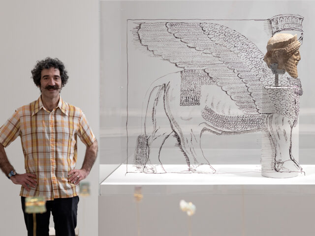 Michael Rakowitz: Κάθε φορά που φεύγω από την Αθήνα, κλαίω, όταν έρχομαι, νιώθω ότι επιστρέφω σπίτι