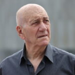 Πρώην πρωθυπουργός του Ισραήλ: «Αυτό που κάνει ο Νετανιάχου στη Γάζα είναι πολύ κοντά σε έγκλημα πολέμου»