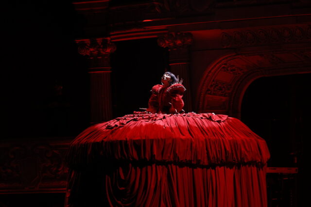 Ο Τιμ Μπάρτον υπογράφει το νέο βίντεο κλιπ της Lady Gaga για το «Wednesday»