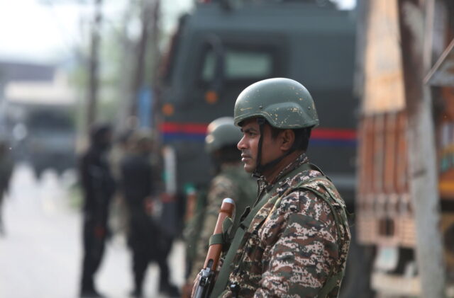 Ινδία: Δεκατρείς άμαχοι νεκροί και 59 τραυματίες από πακιστανικά πυρά – Έκρηξη στη Λαχόρη του Πακιστάν