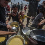 Ο ισραηλινός στρατός διαψεύδει ότι άνοιξε πυρ στοχεύοντας Παλαιστινίους που περίμεναν ανθρωπιστική βοήθεια