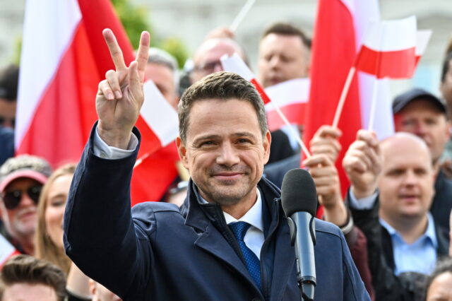 Εκλογές στην Πολωνία: Ο Τρασκόφσκι αναδείχθηκε με μικρή διαφορά νικητής στον πρώτο γύρο