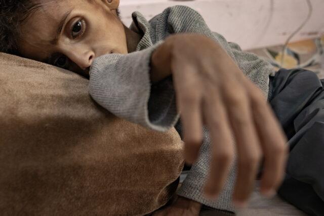 Εκατοντάδες συγγραφείς από το Ηνωμένο Βασίλειο και την Ιρλανδία καταγγέλλουν τη γενοκτονία στη Γάζα