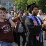 ΗΠΑ: Οι φοιτητές του Χάρβαρντ διαδηλώνουν αντιδρώντας στην επίθεση της κυβέρνησης Τραμπ