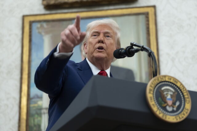 ΗΠΑ: Ανατροπή με τους δασμούς Τραμπ – Διατηρούνται σε ισχύ