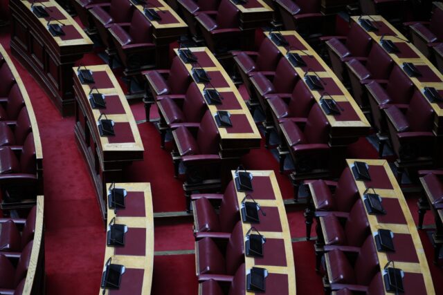 Βουλή: Αρχίζει η επεξεργασία του νομοσχεδίου για το 13ωρο