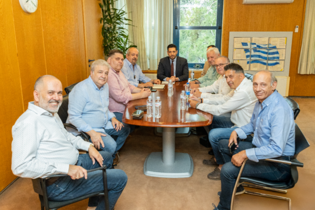 Με εκπροσώπους της Ομοσπονδίας Ταξί Ελλάδος συναντήθηκε ο Κ. Κυρανάκης